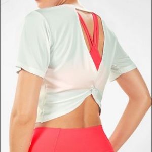 “Maya Powertouch Light Twist” Crop Top